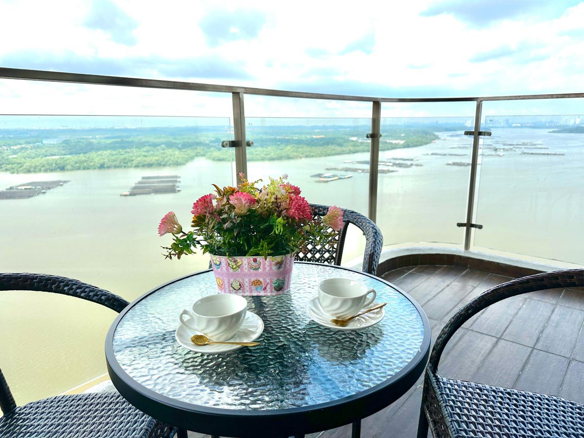 Astonishing Ocean View 3 Bedroom *