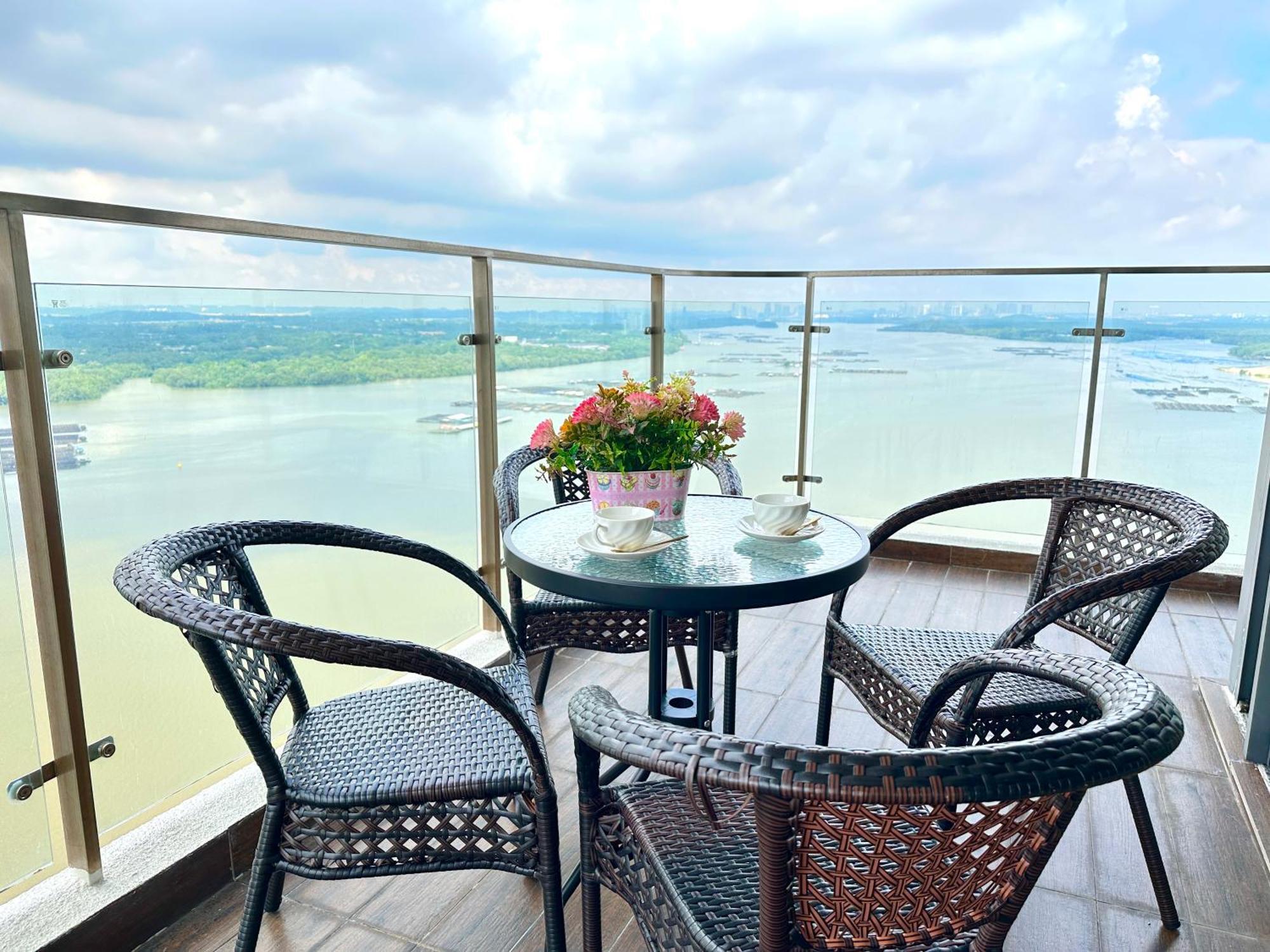 Astonishing Ocean View 3 Bedroom *